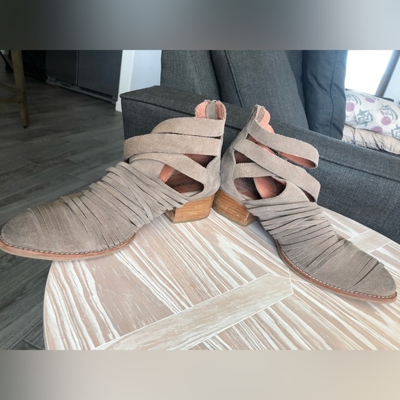 Jeffrey Campbell|Leather suede tan booties with stacked heel,Western buckle••• - Picture 4 of 11